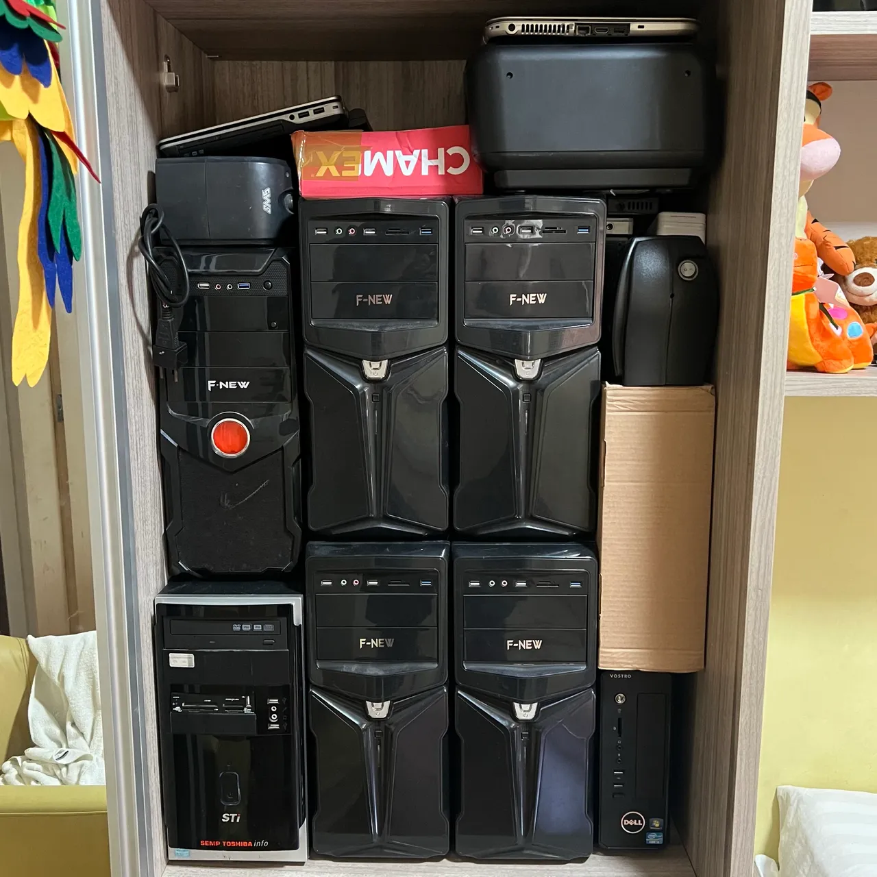 Lote 8 Desktops, 1 Notebook Dell, 1 Impressora HP e outros